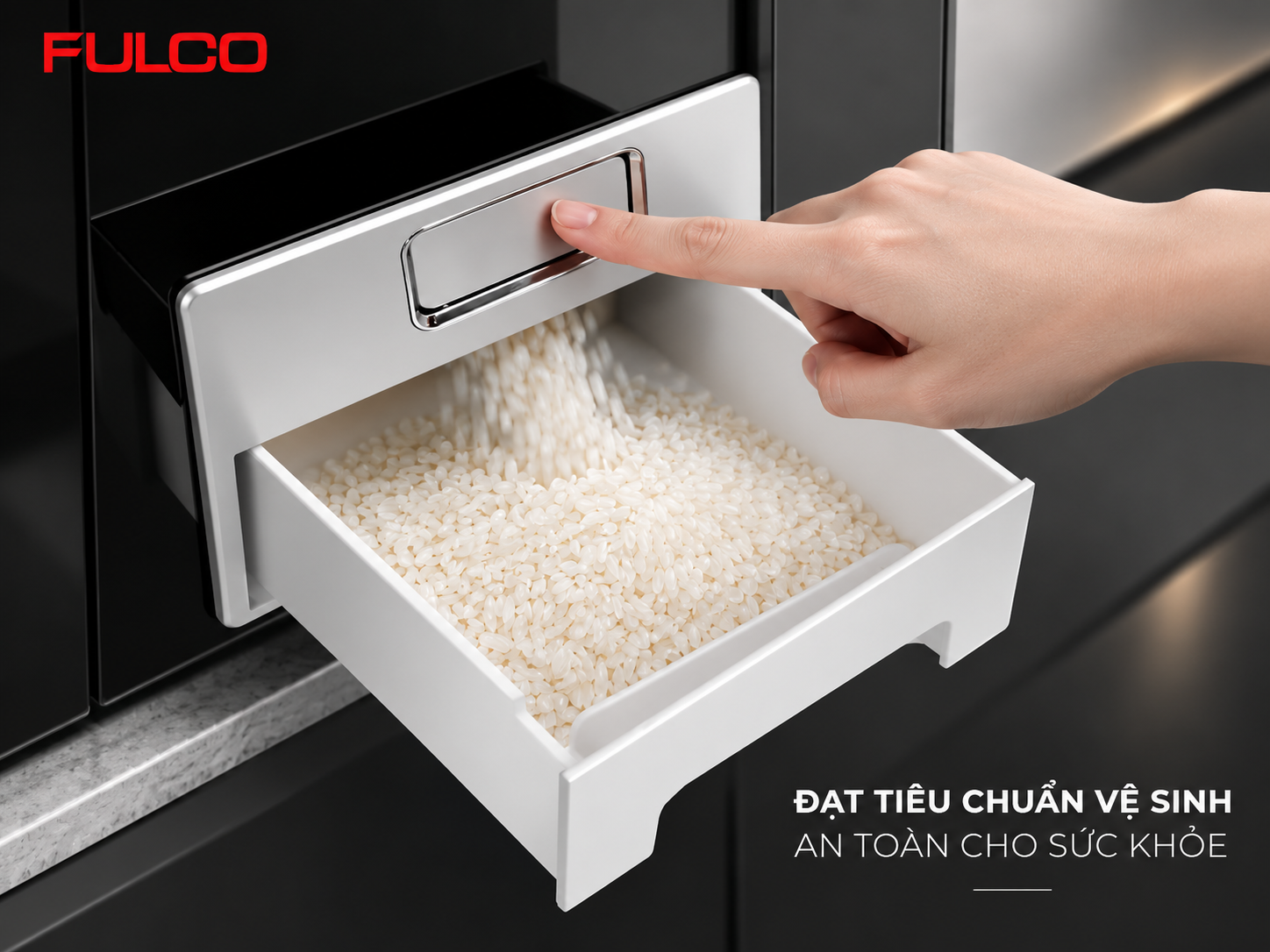 N&uacute;t nhấn lấy gạo tr&ecirc;n th&ugrave;ng gạo &acirc;m tủ